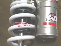 ベステックスの赤文字がワンポイント